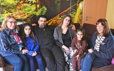 Flüchtlinge suchen ihre Angehörigen