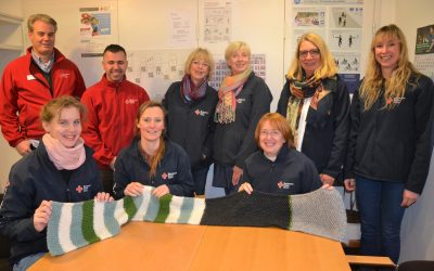 DRK-Flüchtlingshilfe unterstützt Aktion „Ein Schal fürs Leben“