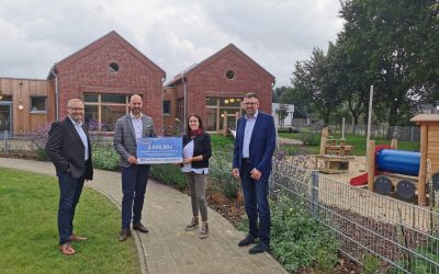 Grafschafter Volksbank fördert neue Einrichtung in Neuenhaus mit Scheck in Höhe von 2500 Euro