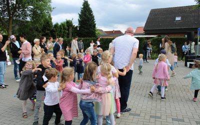 Blaulicht und Bratwurst: DRK-Kita in Lohne feiert fröhliches Frühlingsfest