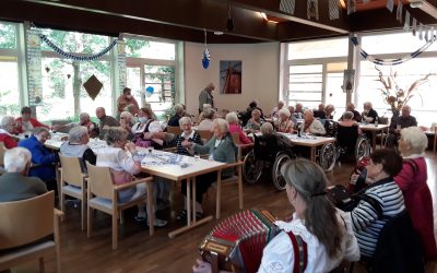 Das Pflegezentrum Am Schlosspark feiert Oktoberfest