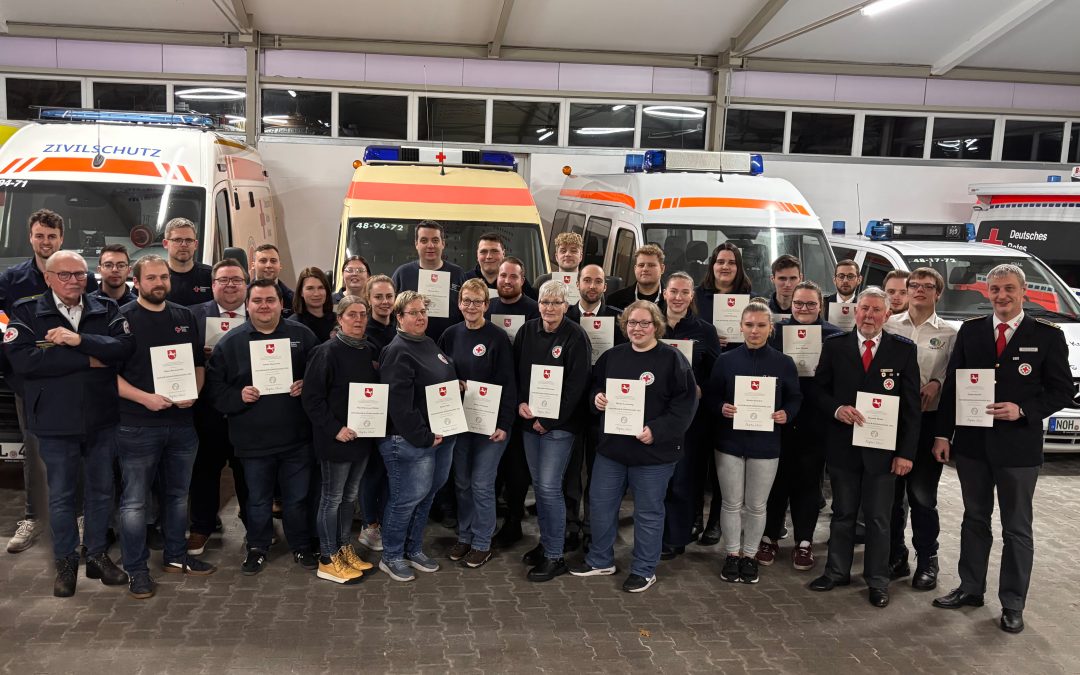 Über 100 Rotkreuzlerinnen und Rotkreuzler wählen bei der Mitgliederversammlung des DRK-Kreisverband Grafschaft Bentheim e.V. neuen Präsidenten